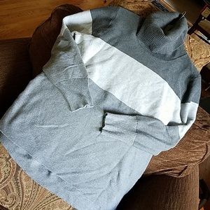 Cute tri-tone gray sweater.